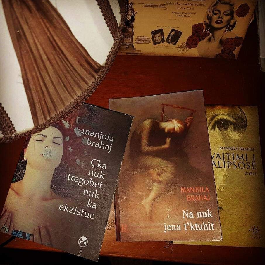Portreti dhe libra te tjere me poezi nga Manjola Brahaj